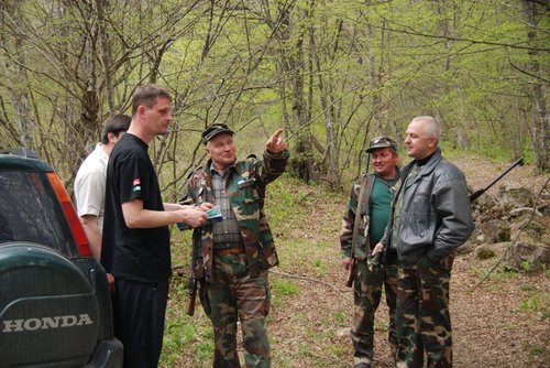приветливые егеря .... рассказали и показали куда ехать )