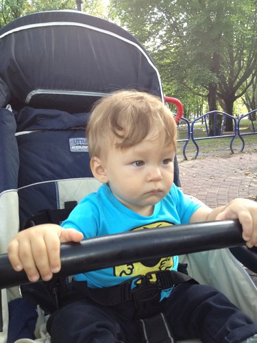 Напис на футболці  "Mr. Happy"