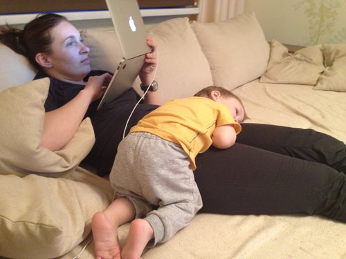 так мама працює)