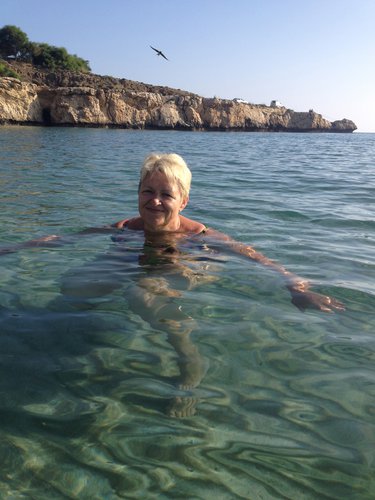 героїчний вчинок мами - заплив, навіть птах прилетів подивитися