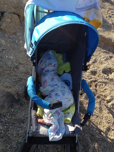 голосом Стьюї Гріфіна: "Якій вітамін Д?!! Відчипіться від мене!"