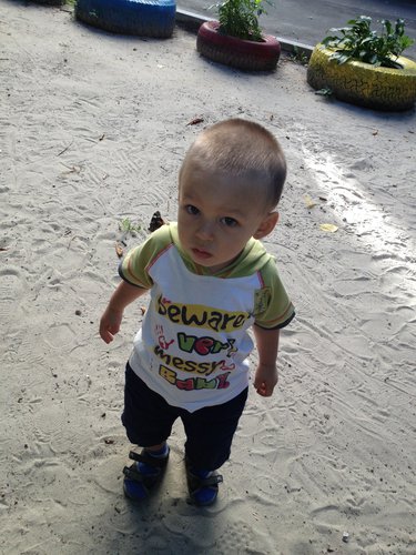 Синку, в тебе на плечі метелик!