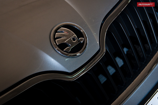 Так лучше или хуже? Высказывайтесь в комментариях. Skoda Rapid логотип