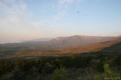 6:30 Рассвет на Караби. Вид на Димерджи. Вдали виден Аю-Даг.