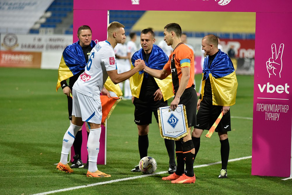 Steaua Bucharest Vs. Dynamo Kyiv Editorial Stock Photo - Image of national,  ball: 48006198